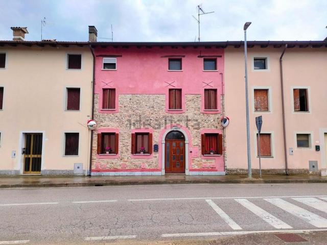 Villetta a schiera in vendita di 211 m² in Via San Pellegrino, 13