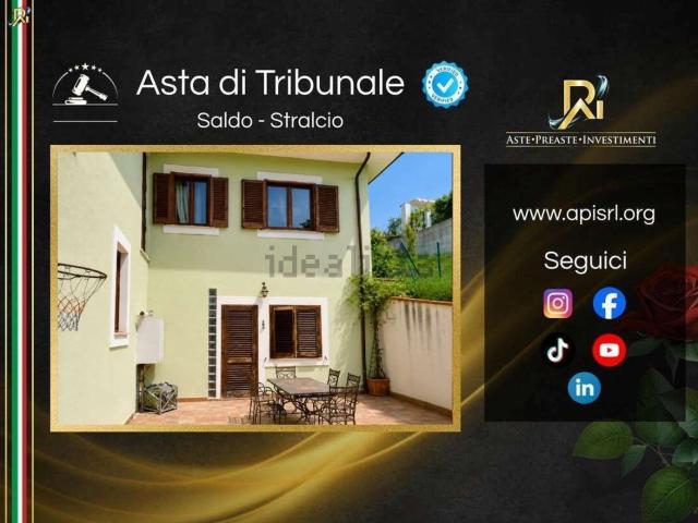 Villetta a schiera in vendita di 211 m² in Via Peola