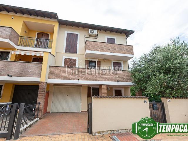 Villetta a schiera in vendita di 211 m² in Viale Rimembranze