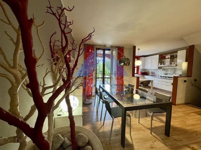 Villetta a schiera in vendita di 212 m² in Via C. Cattaneo, 17