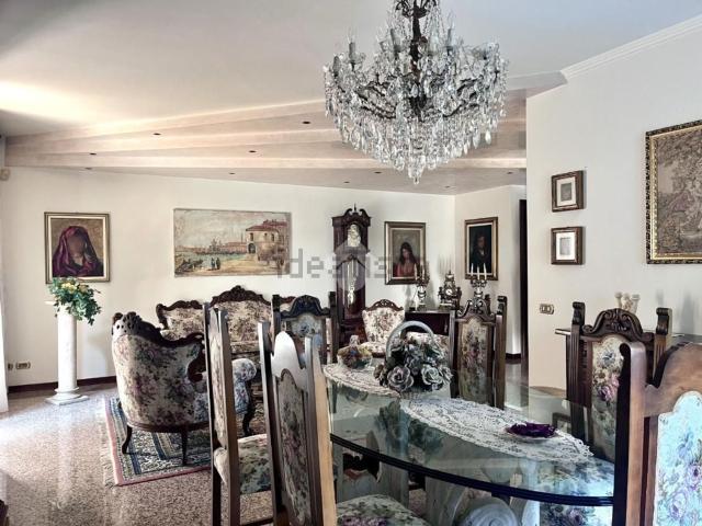 Villetta a schiera in vendita di 212 m² in Via Magellano, 2