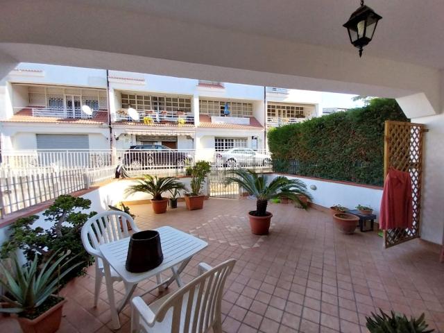 Villetta a schiera in vendita di 212 m² in Via Magna Grecia, 24