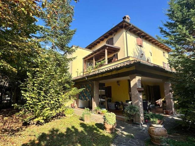 Villetta a schiera in vendita di 212 m² in Via Muzza Nuova