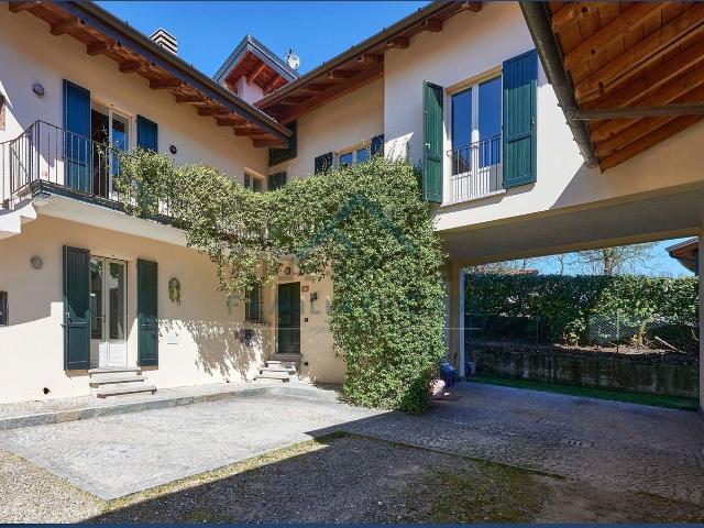 Villetta a schiera in vendita di 212 m² in Via Patrioti