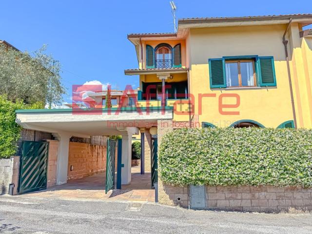 Villetta a schiera in vendita di 212 m² in Via Vittorio Nofretti
