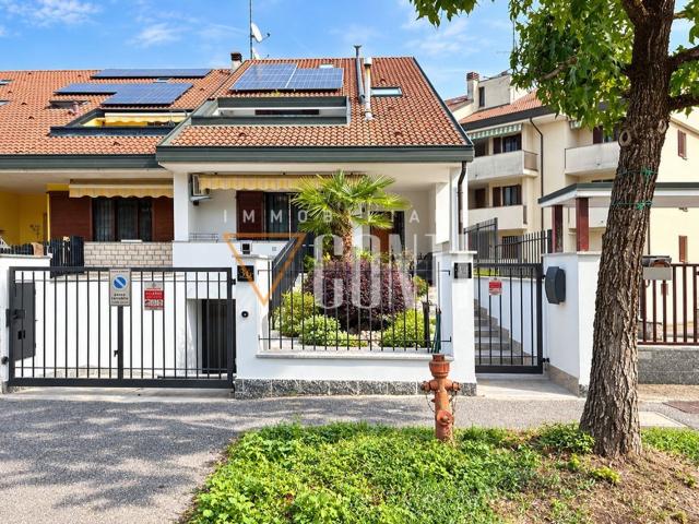 Villetta a schiera in vendita di 212 m² in Via XXV Aprile
