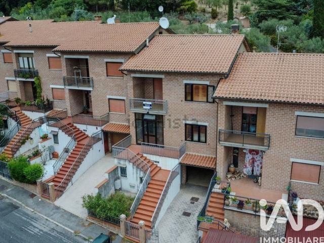 Villetta a schiera in vendita di 213 m² in Via Ada Negri, 39