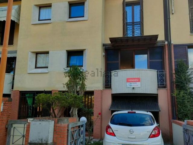 Villetta a schiera in vendita di 213 m² in Via Albisola