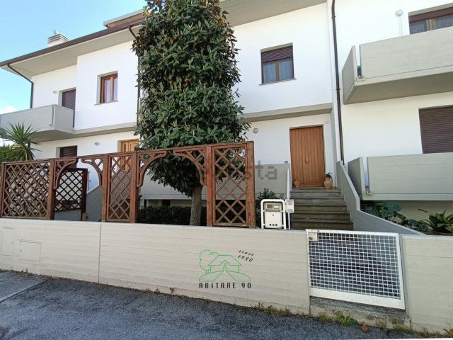 Villetta a schiera in vendita di 214 m² in Via A.Casella, 3