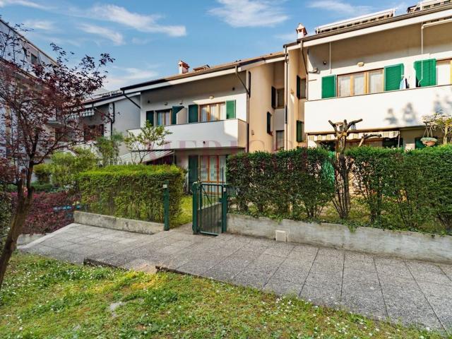 Villetta a schiera in vendita di 215 m² in Via Cesare Battisti, 7