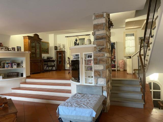 Villetta a schiera in vendita di 215 m² in Via Atto Vannucci