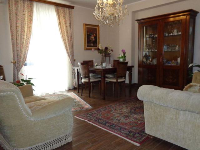 Villetta a schiera in vendita di 215 m² in Via IV novembre