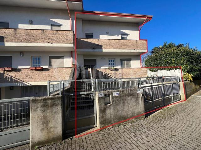 Villetta a schiera in vendita di 215 m² in Via Ziracco, 71