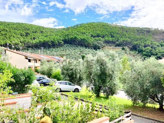Villetta a schiera in vendita di 215 m² in Piazza E. Santoni