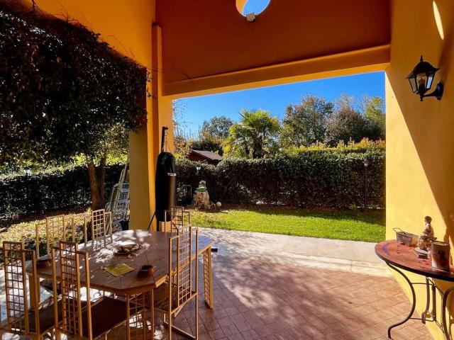 Villetta a schiera in vendita di 215 m² in Strada Fossa Monda Nord