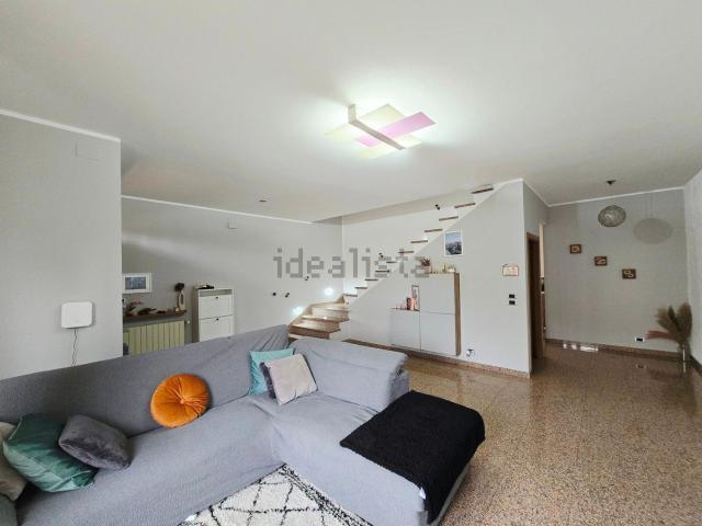 Villetta a schiera in vendita di 216 m² in Via G. Pascoli, 26