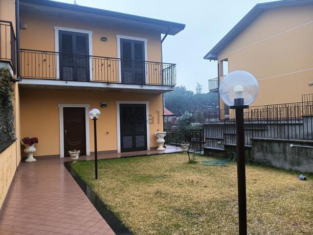 Villetta a schiera in vendita di 216 m² in Via Empedocle