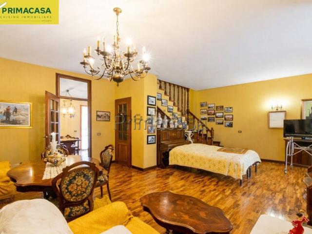 Villetta a schiera in vendita di 216 m² in Via Novelli, 3