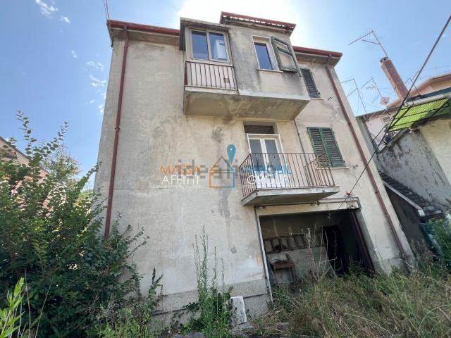 Villetta a schiera in vendita di 216 m² in Via Paolo Belmesseri, 7