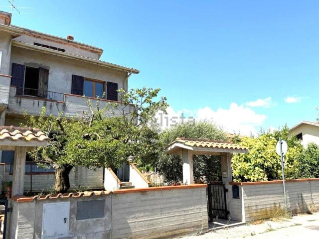 Villetta a schiera in vendita di 217 m² in Via Conciliazione