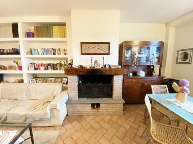 Villetta a schiera in vendita di 217 m² in Via Elsa Morante