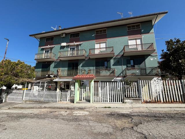 Villetta a schiera in vendita di 218 m² in Via Aurelio Saliceti, 9