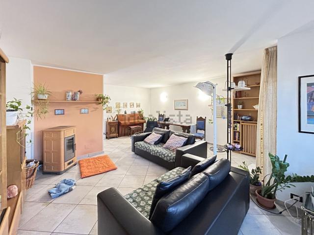 Villetta a schiera in vendita di 218 m² in Via Leonardo da Vinci, 5