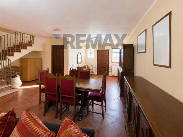 Villetta a schiera in vendita di 218 m² in Via Serre, 8