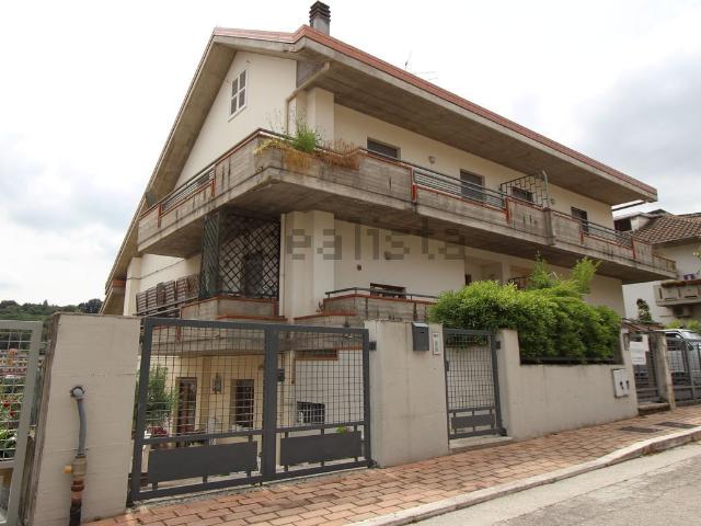 Villetta a schiera in vendita di 219 m² in Via Cremona, 10