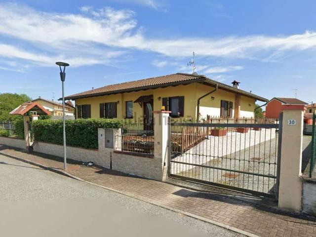 Villetta a schiera in vendita di 219 m² in Via Amendola, 32