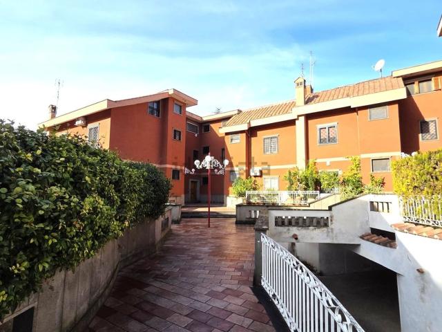 Villetta a schiera in vendita di 219 m² in Via al Quarto Miglio, 134