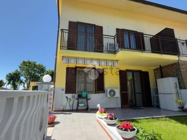 Villetta a schiera in vendita di 219 m² in Via Alessandro Volta