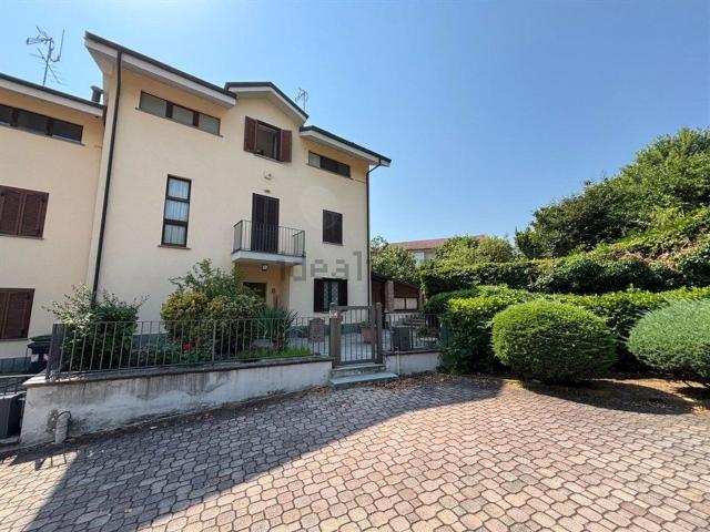 Villetta a schiera in vendita di 219 m² in Via Spandre, 14
