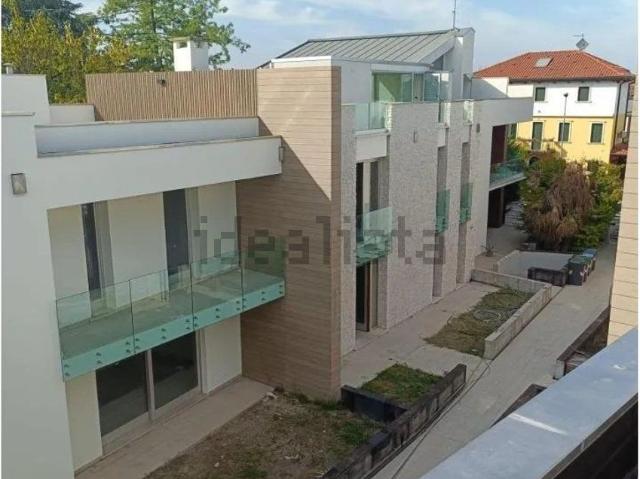 Villetta a schiera in vendita di 219 m² in Via Vettor Pisani, 65