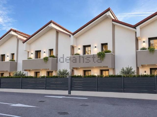 Villetta a schiera in vendita di 220 m² in Via Codalunga