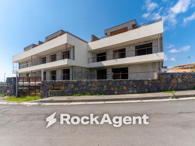 Villetta a schiera in vendita di 220 m² in Via Carrubbazza
