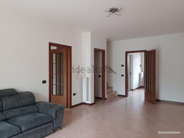 Villetta a schiera in vendita di 220 m² in Via Cento