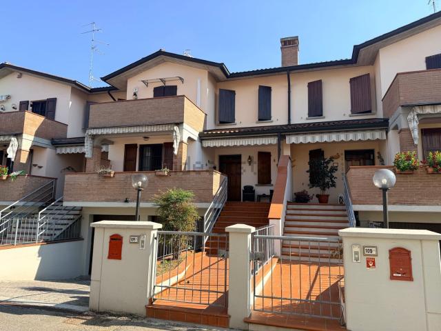 Villetta a schiera in vendita di 220 m² in Via Andrea Rivasi, 109