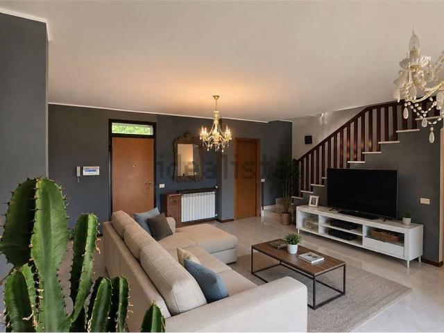 Villetta a schiera in vendita di 220 m² in Via Armando Fedeli, 7