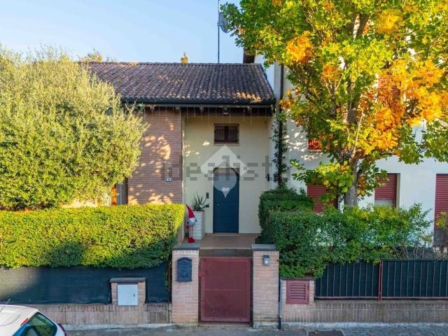 Villetta a schiera in vendita di 220 m² in Via G. Bonilauri, 4