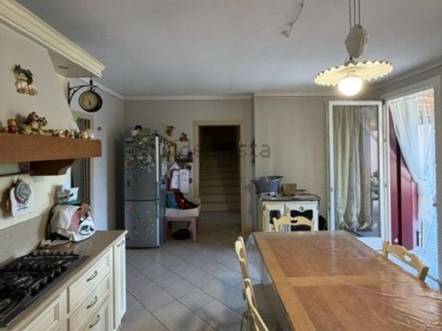 Villetta a schiera in vendita di 220 m² in Via G. Marconi, 100