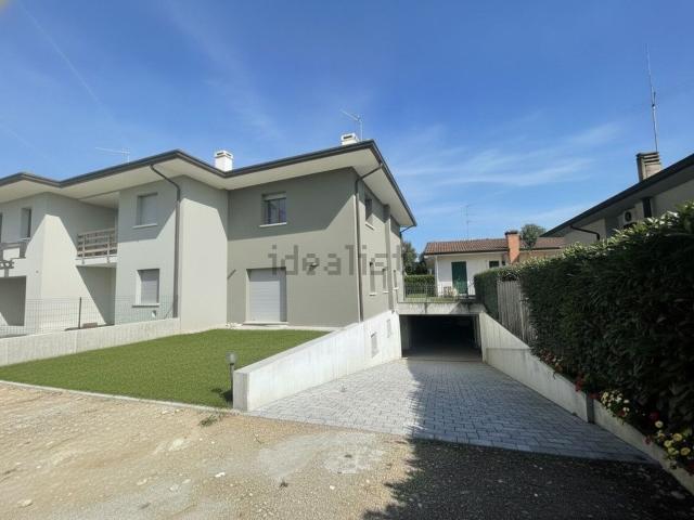 Villetta a schiera in vendita di 220 m² in Via Galileo Galilei