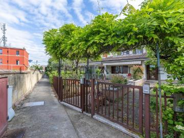 Villetta a schiera in vendita di 220 m² in Via Galileo Galilei, 114
