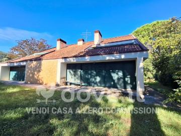 Villetta a schiera in vendita di 220 m² in Via Giovanni Santi, 1