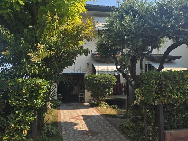 Villetta a schiera in vendita di 220 m² in Via Guardi