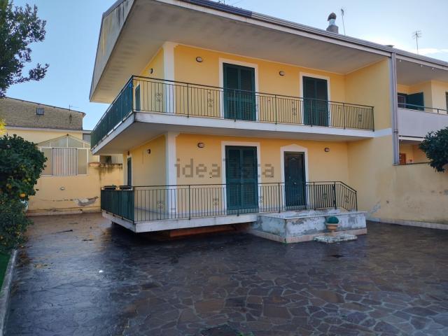Villetta a schiera in vendita di 220 m² in Via degli Oleandri, 10