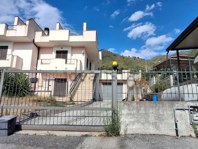 Villetta a schiera in vendita di 220 m² in Via dei Gelsi, 57