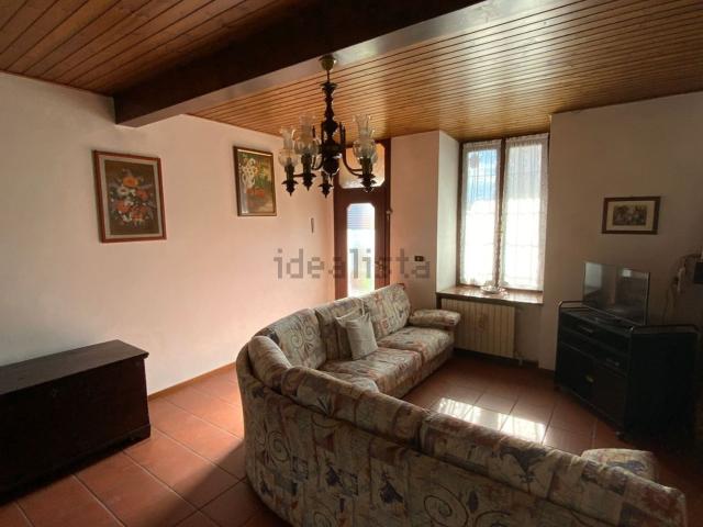 Villetta a schiera in vendita di 220 m² in Via dei Tigli, 35
