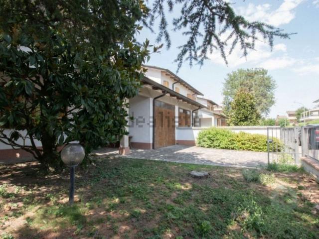 Villetta a schiera in vendita di 220 m² in Via del Pesco, 15