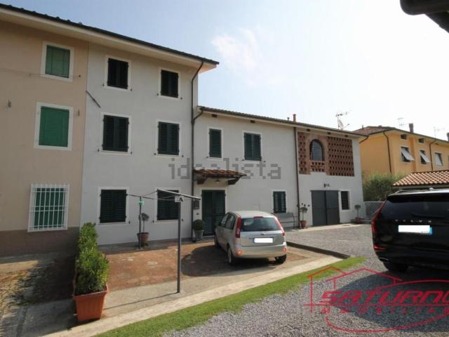 Villetta a schiera in vendita di 220 m² in Via della Chiesa in Marlia, 36